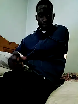 YoungeSavage – webcam model profile photo Image 14