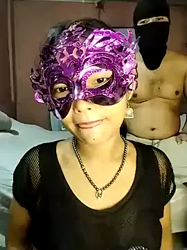 RoxanneMils – webcam model profile photo Image 8