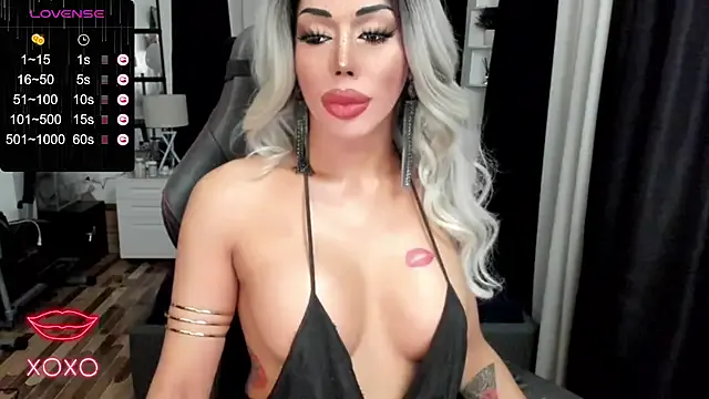 IsabelaCox – webcam model profile photo Image 2