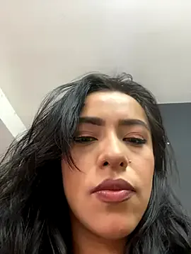 LouiseTswing – webcam model profile photo Image 14