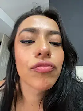 LouiseTswing – webcam model profile photo Image 18