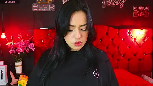 LouiseTswing – webcam model profile photo Image 3