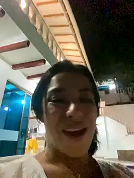 LouiseTswing – webcam model profile photo Image 7