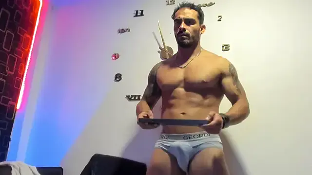 SandiSquirts – webcam model profile photo Image 2