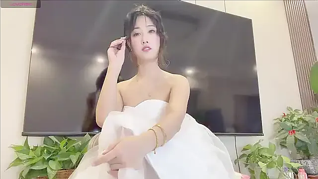 sonyarouge – webcam model profile photo Image 12