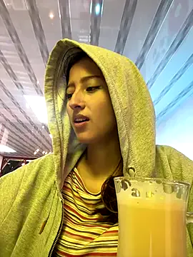 AlanaPierce – webcam model profile photo Image 5