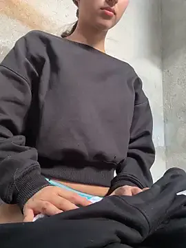 AlanaPierce – webcam model profile photo Image 9