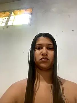 LauraCaruso – webcam model profile photo Image 2