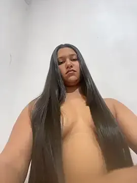 LauraCaruso – webcam model profile photo Image 3