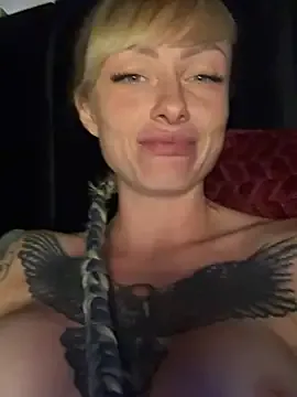 Ninabigtitied – webcam model profile photo Image 2