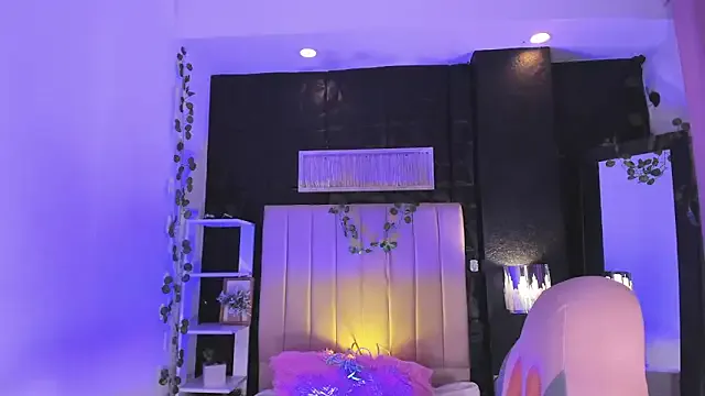 LennaVoss – webcam model profile photo Image 9