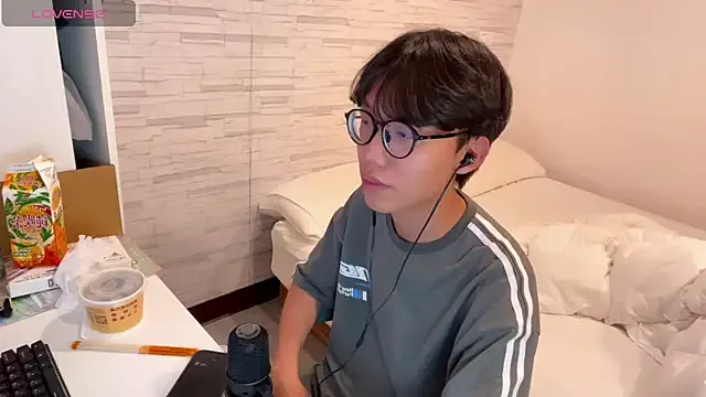 oxo_yuna_oxo – webcam model profile photo Image 12