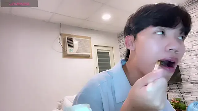 oxo_yuna_oxo – webcam model profile photo Image 13