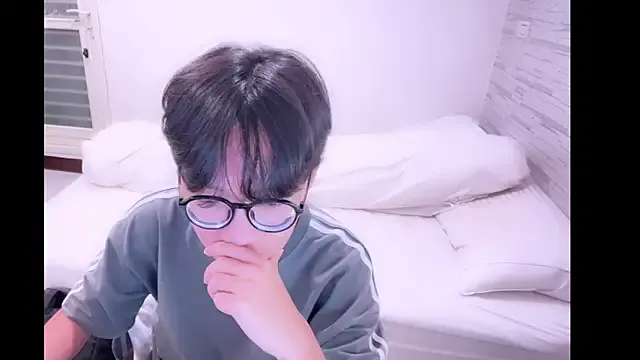 oxo_yuna_oxo – webcam model profile photo Image 17