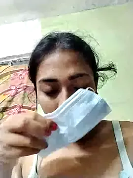 PhoenixK – webcam model profile photo Image 2