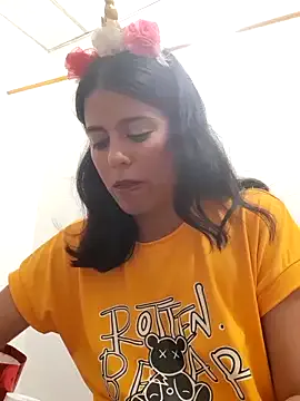 FitnessBunny – webcam model profile photo Image 12