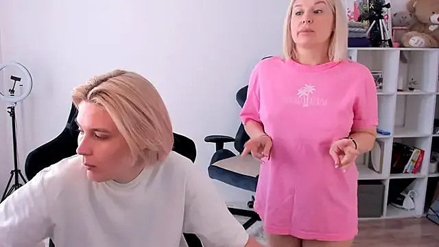 PenelopeBill – webcam model profile photo Image 14