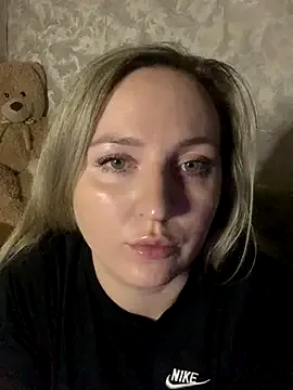 LauraFord – webcam model profile photo Image 12