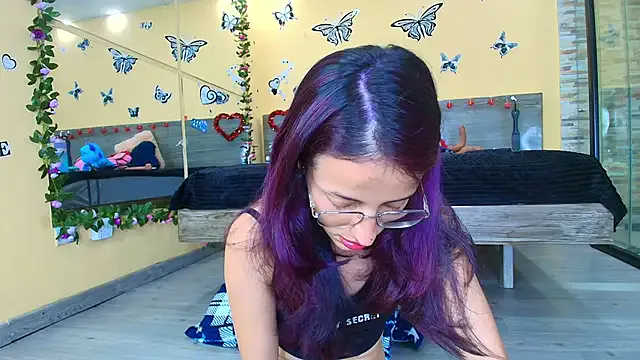 AureliaDoux – webcam model profile photo Image 3