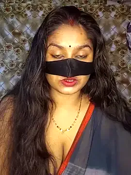 CateMarin – webcam model profile photo Image 10
