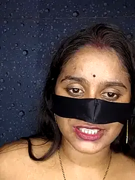 CateMarin – webcam model profile photo Image 3