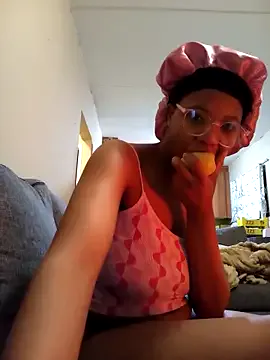 PaulinaSwift – webcam model profile photo Image 15