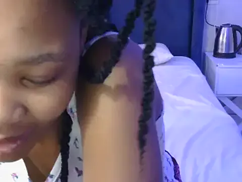 PaulinaSwift – webcam model profile photo Image 3