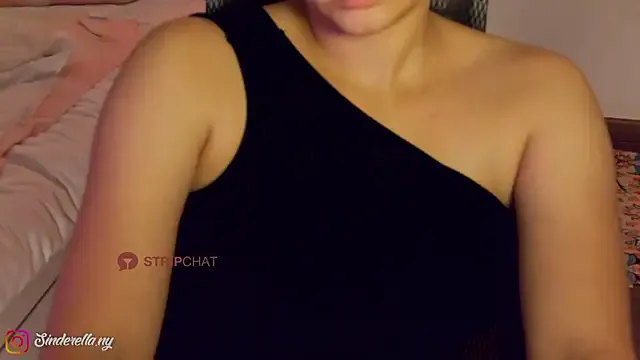 BellaVibes – webcam model profile photo Image 19