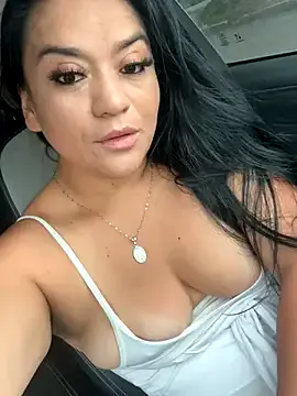 SofiaReyes1 – webcam model profile photo Image 3