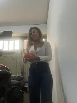 Live with Angele_wrz on FliCam Image 11