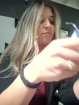 Live with Angele_wrz on FliCam Image 8