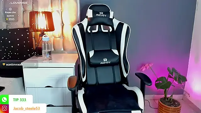 AprilXXS – webcam model profile photo Image 4