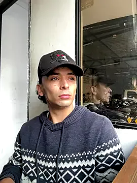 ed_hooligan – webcam model profile photo Image 17