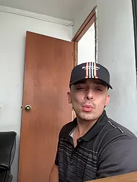 ed_hooligan – webcam model profile photo Image 8