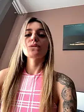 NickyGray – webcam model profile photo Image 16