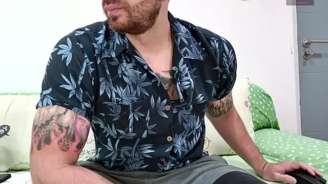 curlytwinkboy – webcam model profile photo Image 4