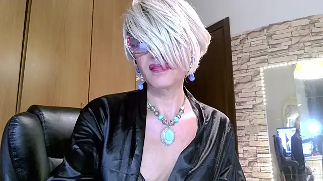 transaubrey – webcam model profile photo Image 8