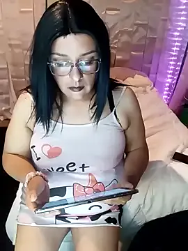ChloeDevine – webcam model profile photo Image 8