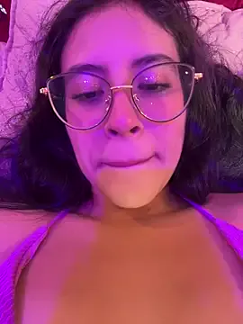 JenCampbell – webcam model profile photo Image 2