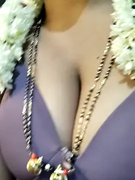 PaulinaSwift – webcam model profile photo Image 7