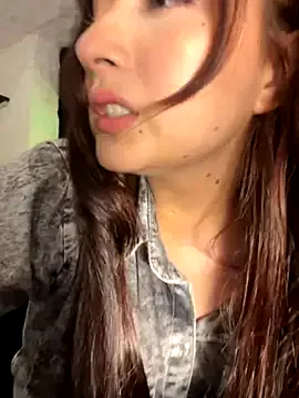 Queentaraf999 – webcam model profile photo Image 3