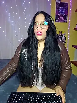 Nimah_ – webcam model profile photo Image 2