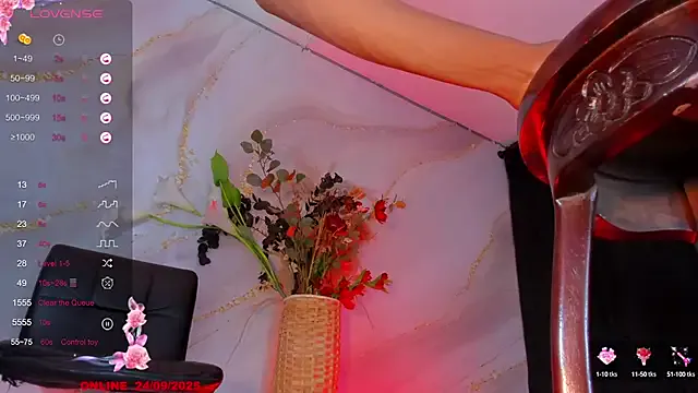 SandiSquirts – webcam model profile photo Image 17