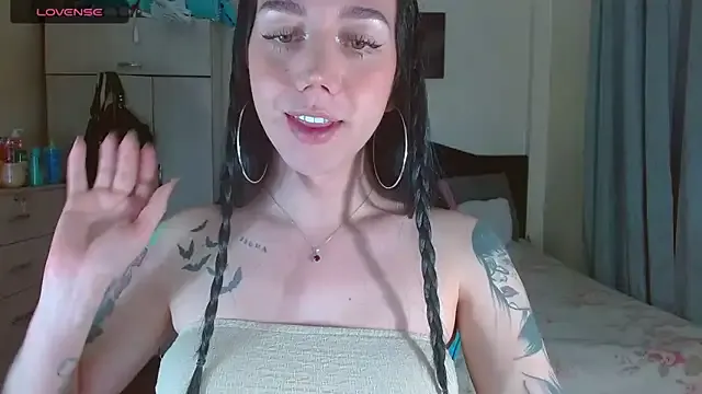 TiianaGlow – webcam model profile photo Image 6