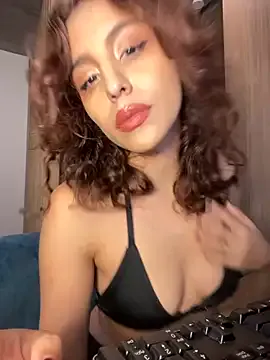 SashaShin – webcam model profile photo Image 8