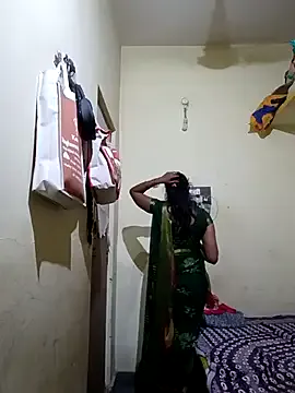 SandiSquirts – webcam model profile photo Image 11