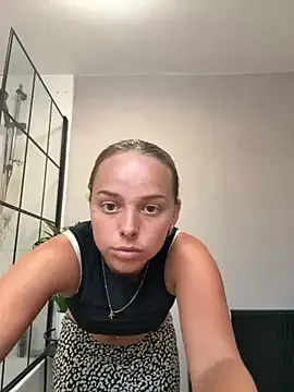 CassieGil – webcam model profile photo Image 3