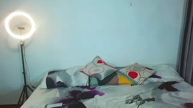 SandiSquirts – webcam model profile photo Image 8