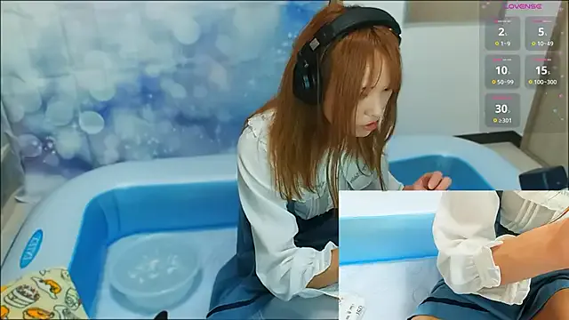 Live with ericaglam on FliCam Image 3