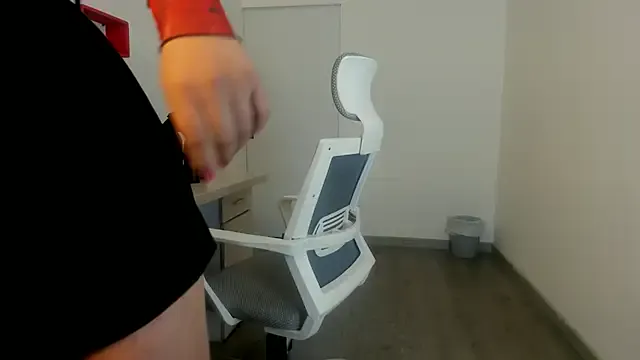 Live with devlin_nurmi on FliCam Image 3